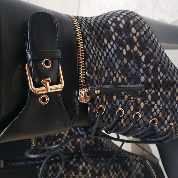 New Italina 4.5 inch black python snake bootie...size 7. - Picture 7 of 13